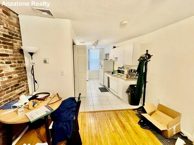 Studio bed, 1 bath apartment for rent at 11 Charter St Unit 1, North End — photo 3 of 8