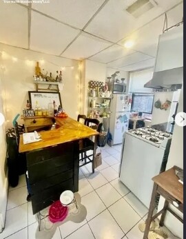 2 bed, 1 bath apartment for rent at 11 Charter St Unit 4, North End — photo 4 of 12