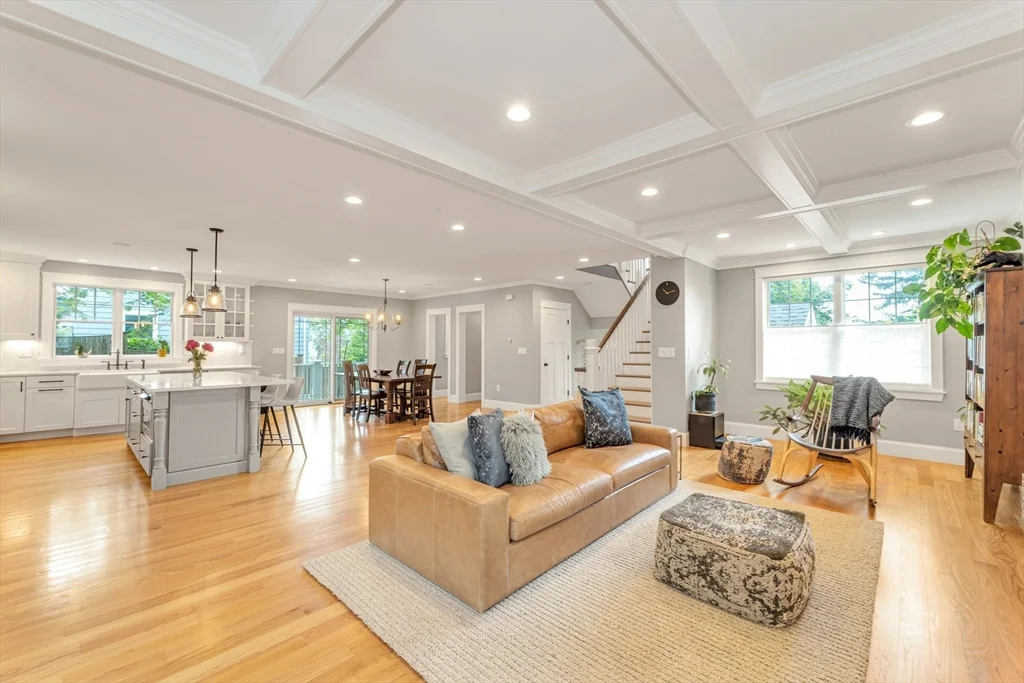 5 bed, 4+ bath apartment for rent at 11 Chase Ave, Lexington — photo 1 of 40
