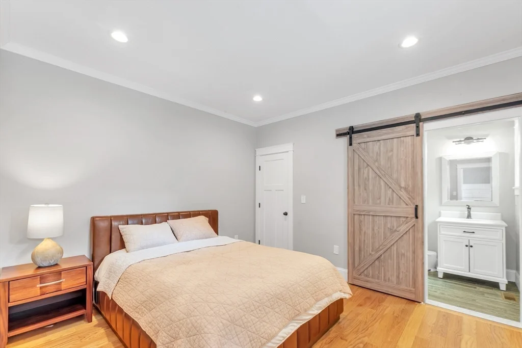 5 bed, 4+ bath apartment for rent at 11 Chase Ave, Lexington — photo 12 of 40