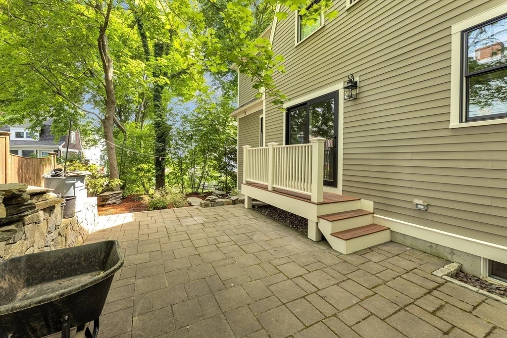 5 bed, 4+ bath apartment for rent at 11 Chase Ave, Lexington — photo 33 of 40