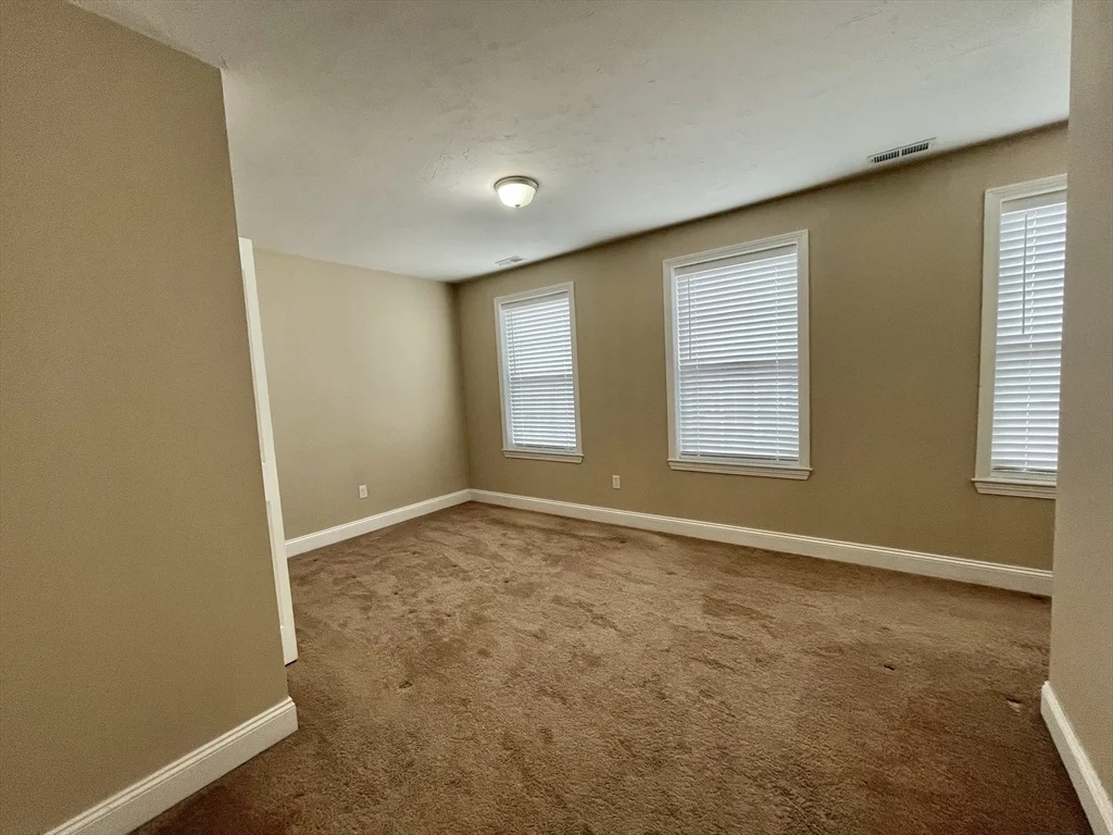 3 bed, 2 bath apartment for rent at 11 Church St Unit 11, Franklin — photo 6 of 10