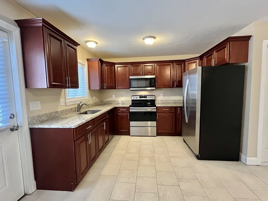 3 bed, 2 bath apartment for rent at 11 Church St Unit 11, Franklin — photo 2 of 10