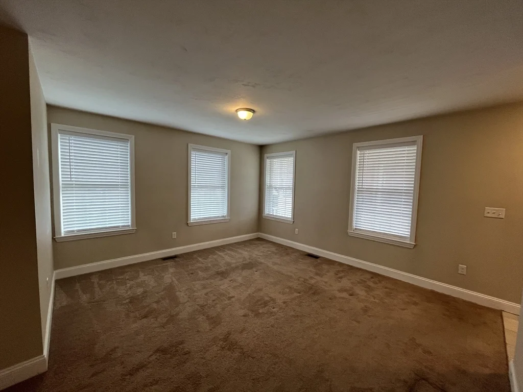 3 bed, 2 bath apartment for rent at 11 Church St Unit 11, Franklin — photo 3 of 10