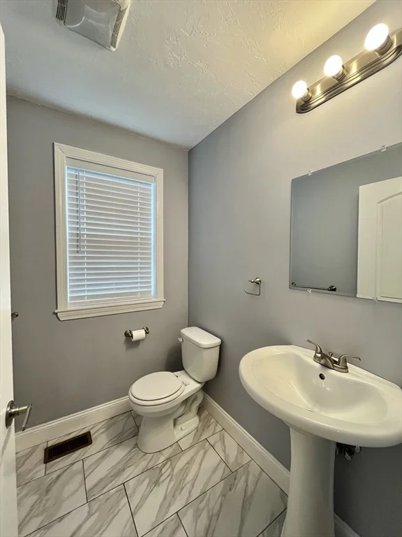 3 bed, 2 bath apartment for rent at 11 Church St Unit 11, Franklin — photo 4 of 10