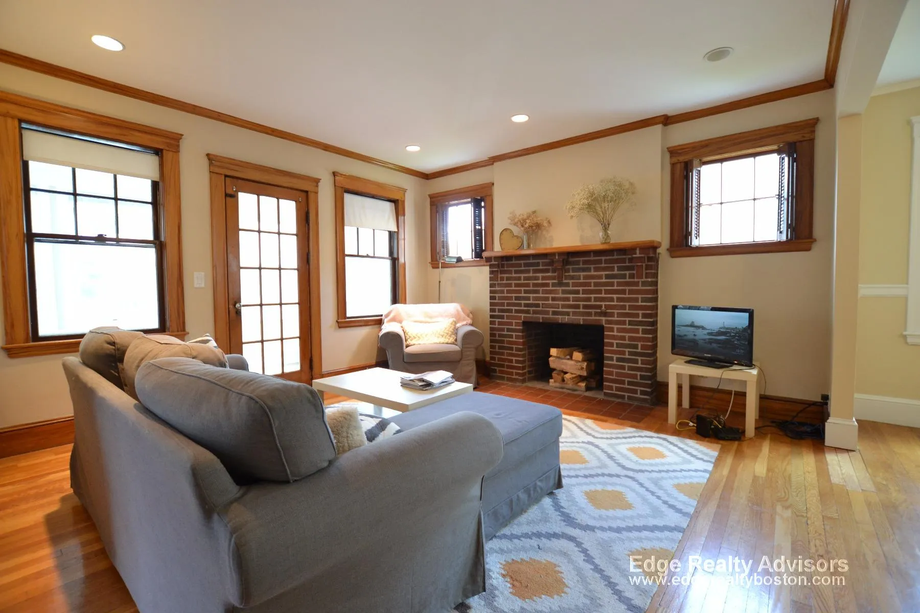 3 bed, 2 bath apartment for rent at 11 City View Rd Unit 1, Brighton — photo 1 of 14