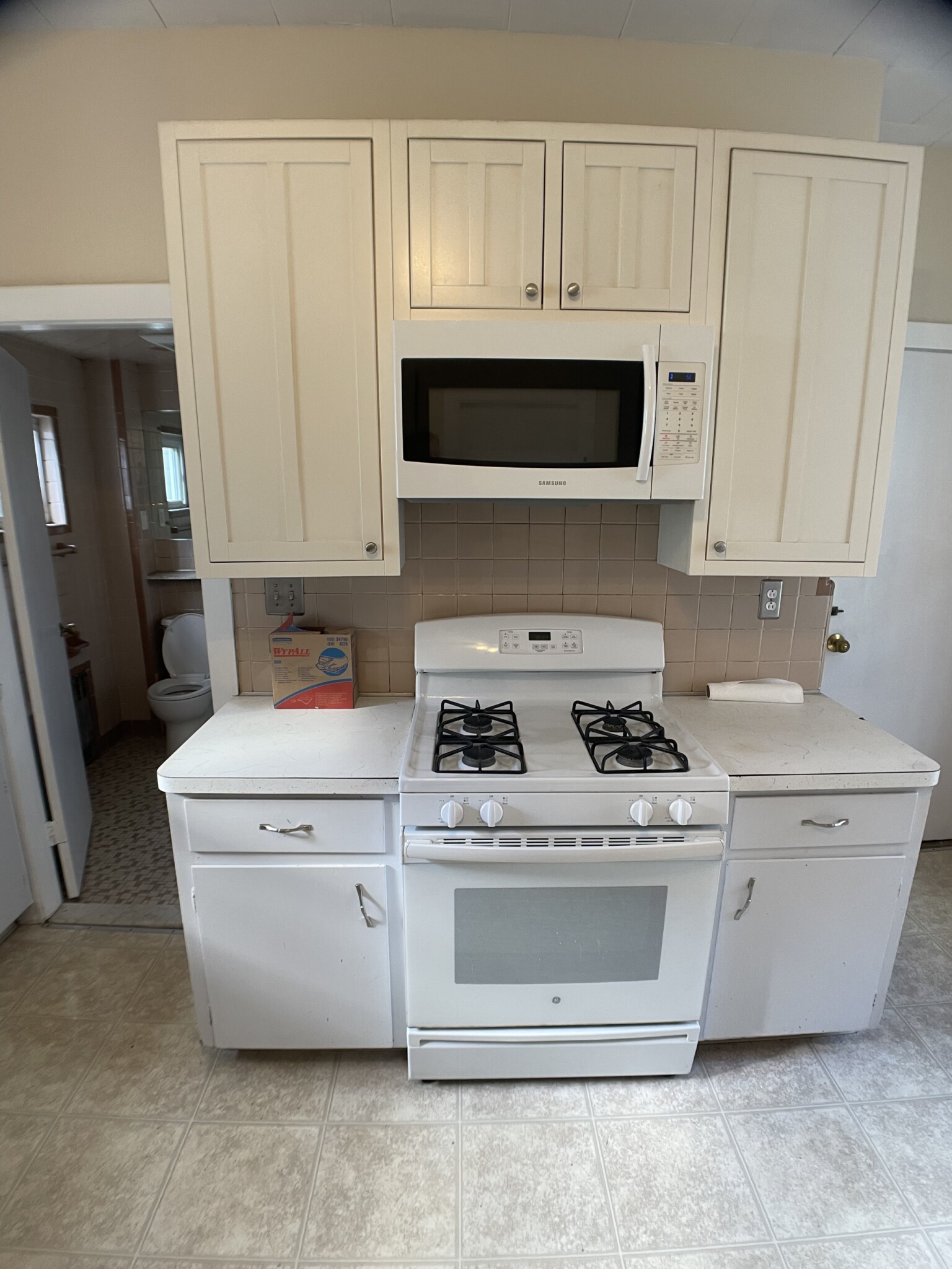 3.5 bed, 1 bath apartment for rent at 11 Clarendon Ave Unit 2, Teele Square — photo 1 of 15