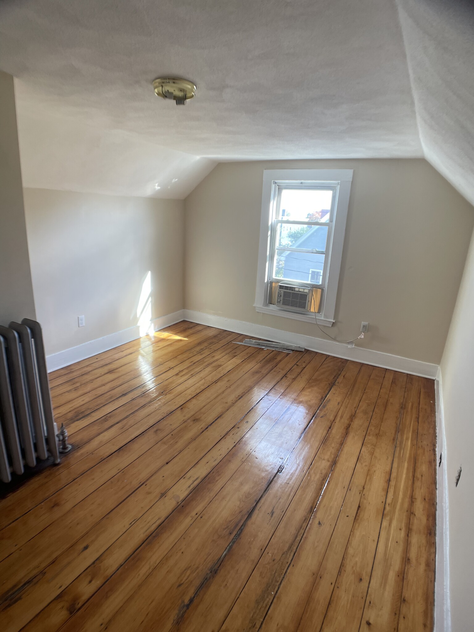 3.5 bed, 1 bath apartment for rent at 11 Clarendon Ave Unit 2, Teele Square — photo 12 of 15