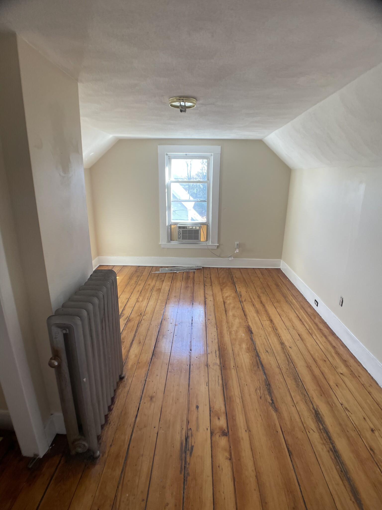 3.5 bed, 1 bath apartment for rent at 11 Clarendon Ave Unit 2, Teele Square — photo 7 of 15