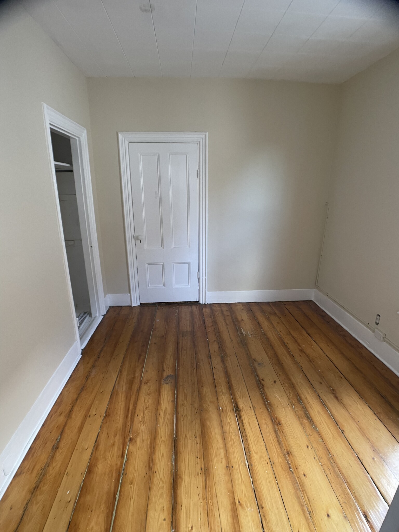 3.5 bed, 1 bath apartment for rent at 11 Clarendon Ave Unit 2, Teele Square — photo 6 of 15