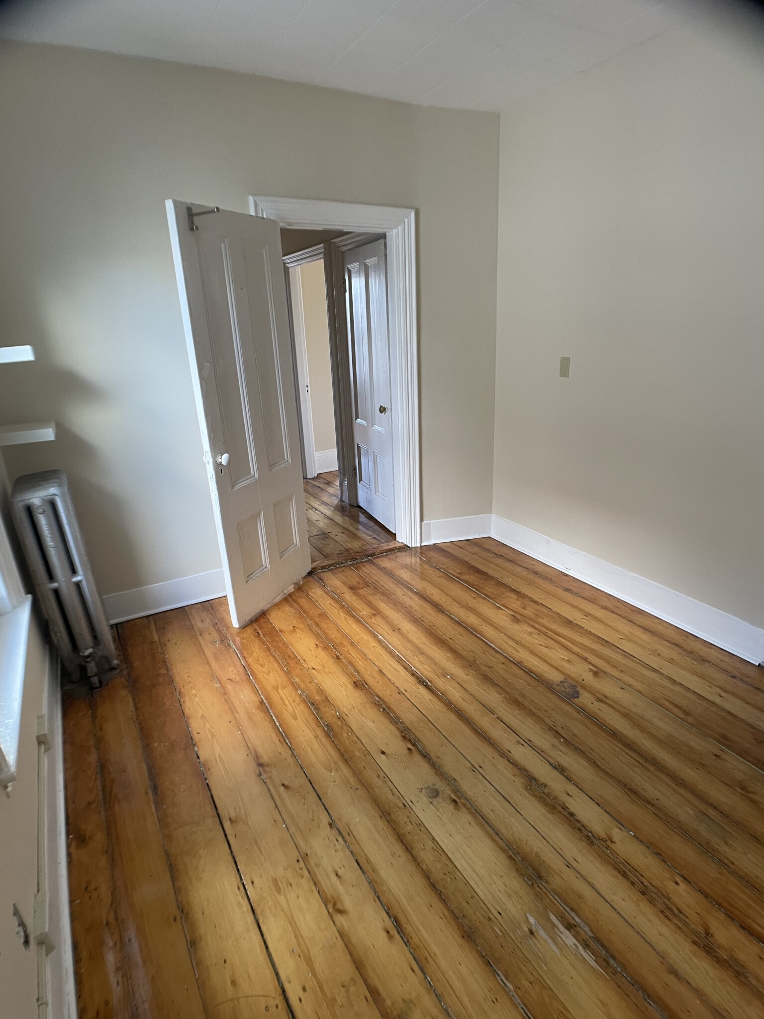 3.5 bed, 1 bath apartment for rent at 11 Clarendon Ave Unit 2, Teele Square — photo 11 of 15