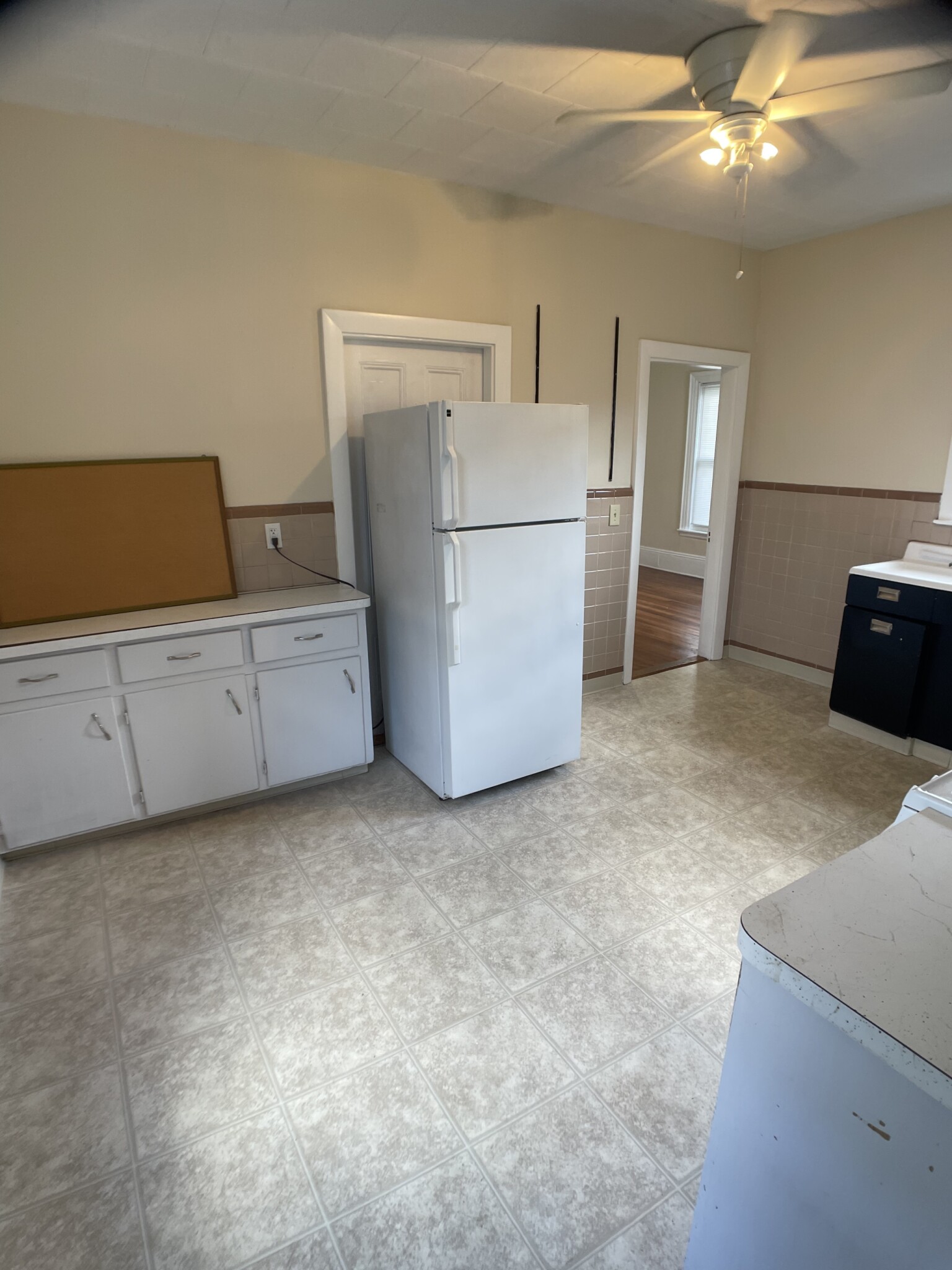 3.5 bed, 1 bath apartment for rent at 11 Clarendon Ave Unit 2, Teele Square — photo 3 of 15
