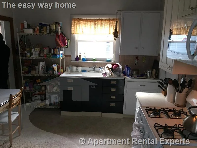 4 bed, 1 bath apartment for rent at 11 Clarendon Ave Unit 2, Teele Square — photo 2 of 12