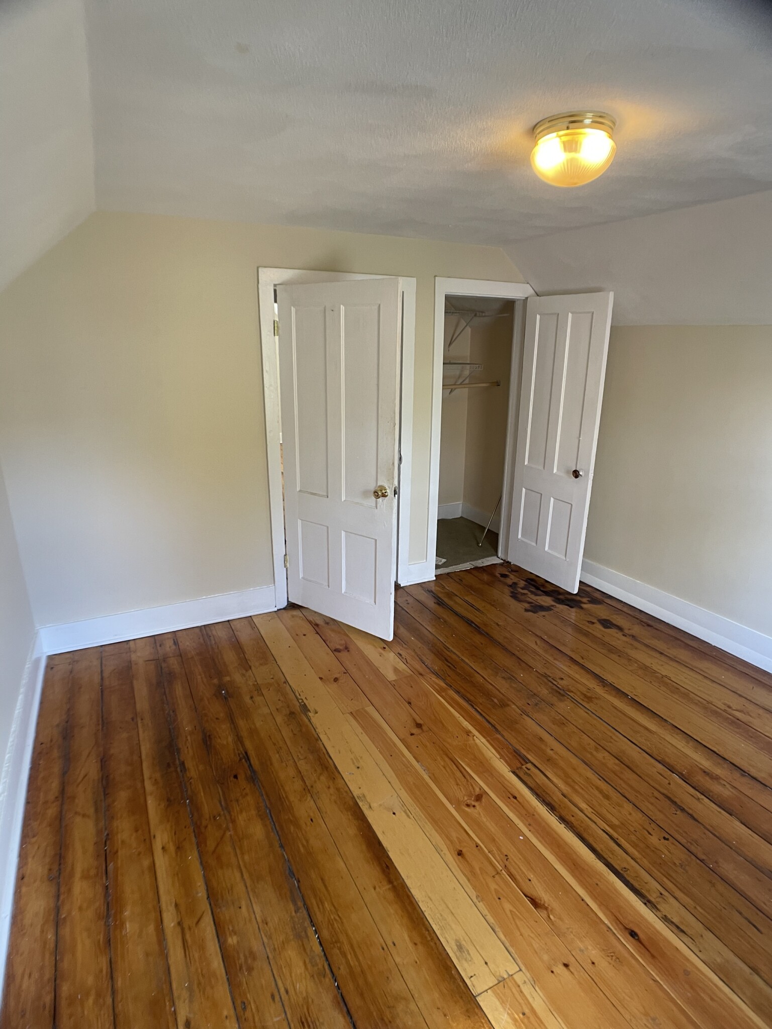 3.5 bed, 1 bath apartment for rent at 11 Clarendon Ave Unit 2, Teele Square — photo 9 of 15