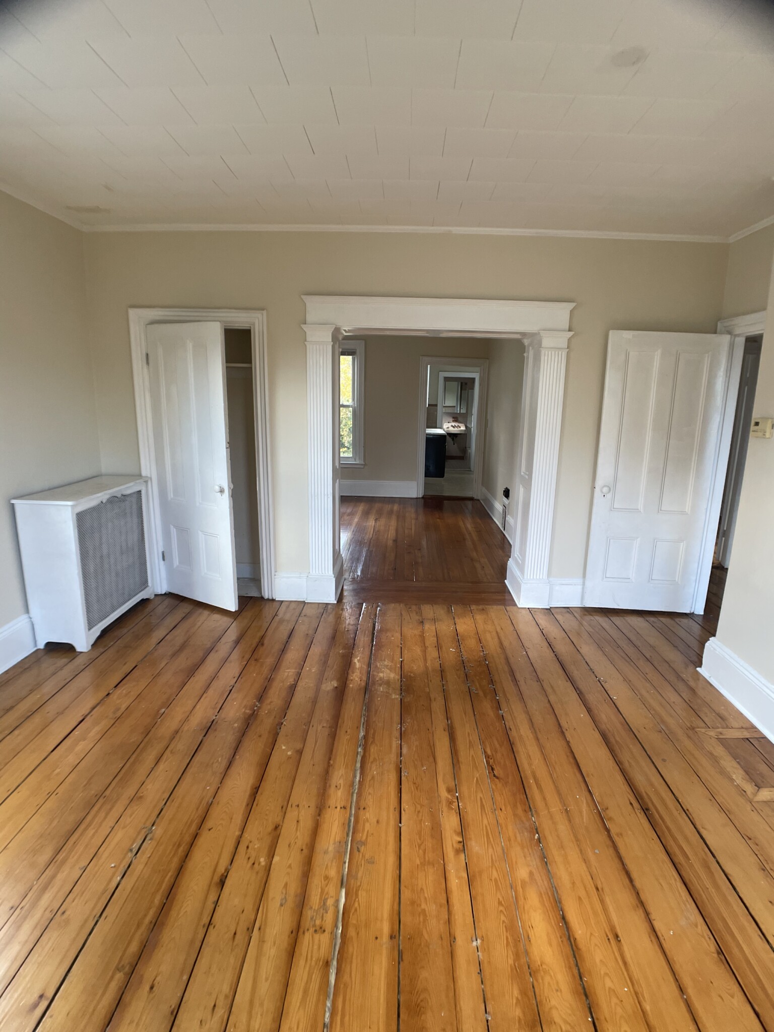 3.5 bed, 1 bath apartment for rent at 11 Clarendon Ave Unit 2, Teele Square — photo 4 of 15