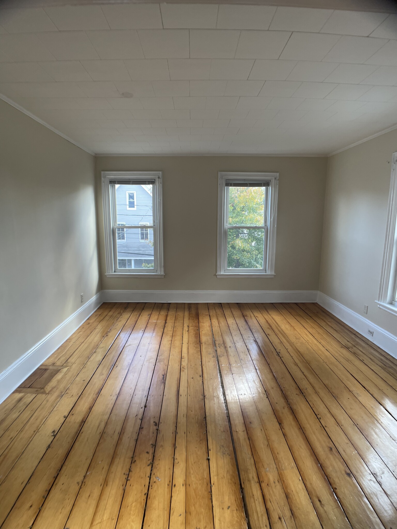 3.5 bed, 1 bath apartment for rent at 11 Clarendon Ave Unit 2, Teele Square — photo 5 of 15