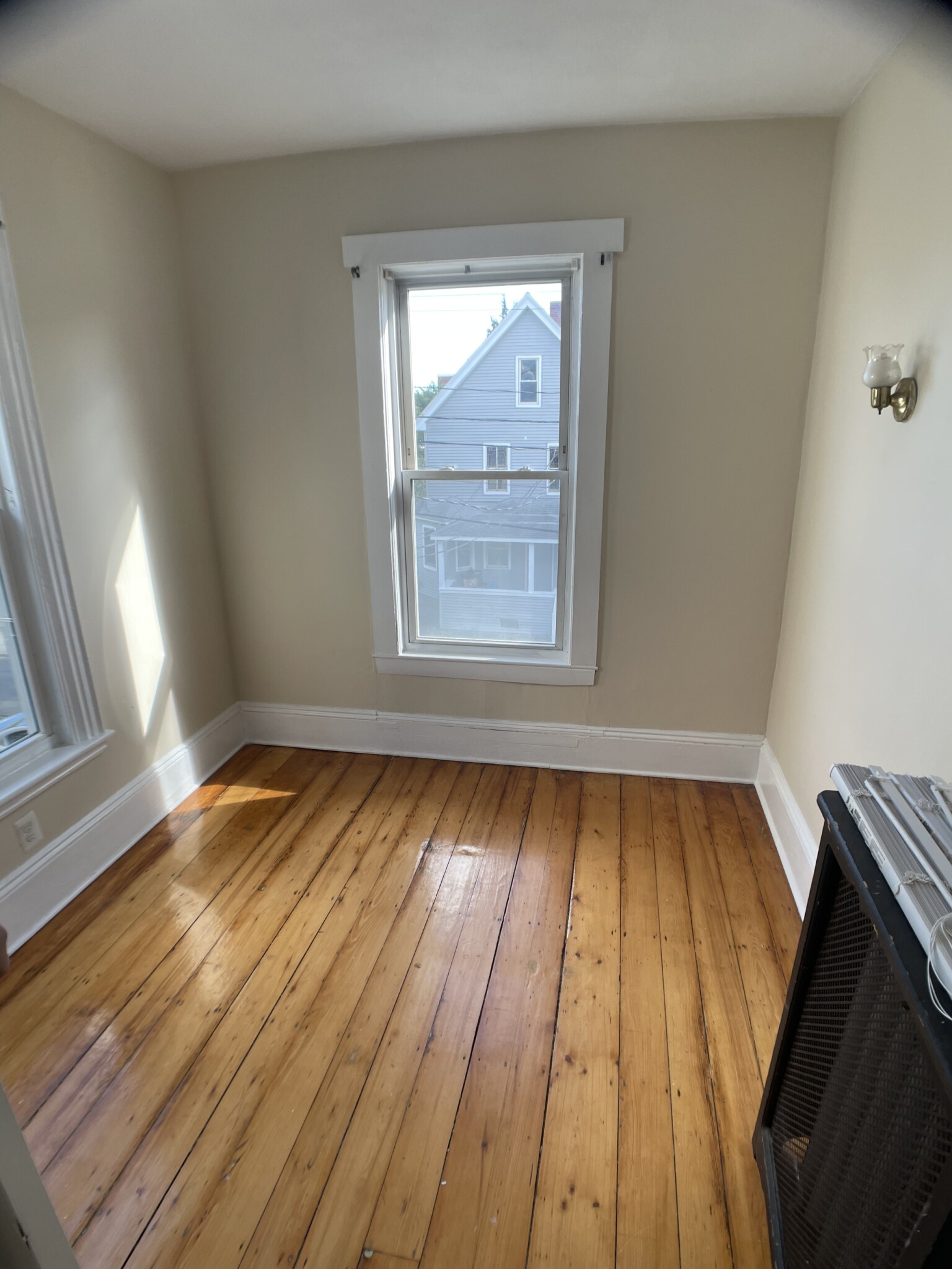 3.5 bed, 1 bath apartment for rent at 11 Clarendon Ave Unit 2, Teele Square — photo 8 of 15