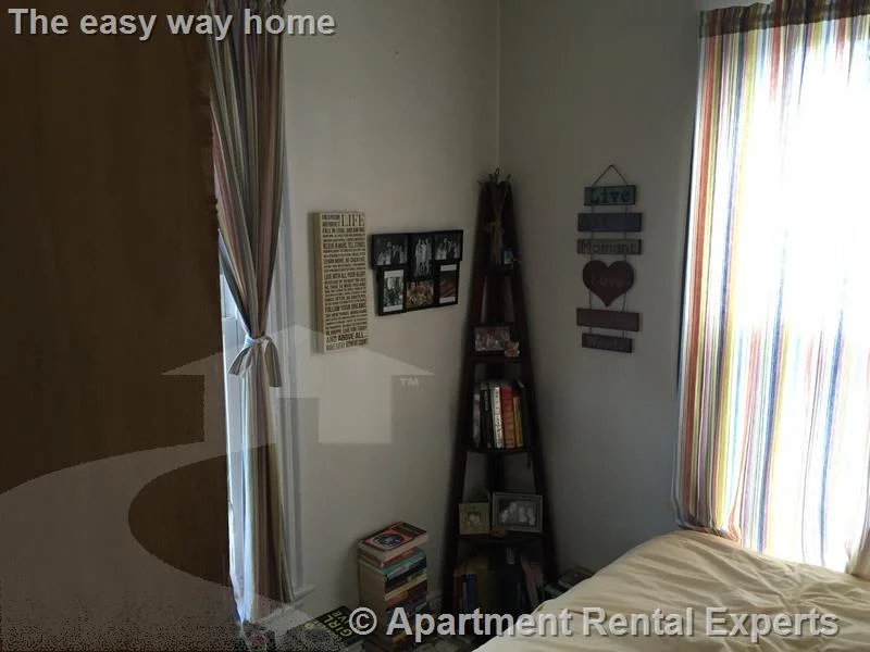 4 bed, 1 bath apartment for rent at 11 Clarendon Ave Unit 2, Teele Square — photo 4 of 12