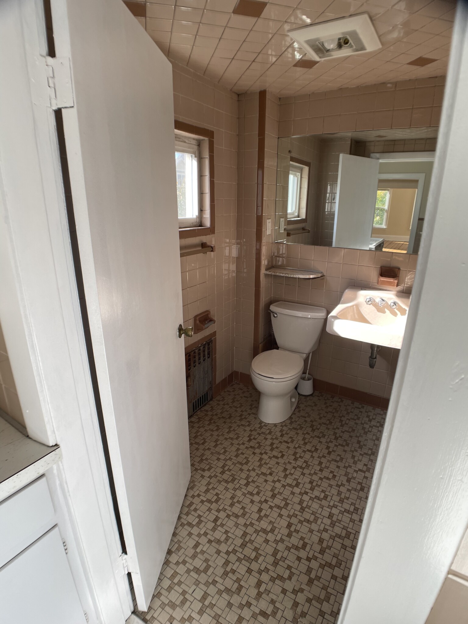 3.5 bed, 1 bath apartment for rent at 11 Clarendon Ave Unit 2, Teele Square — photo 15 of 15