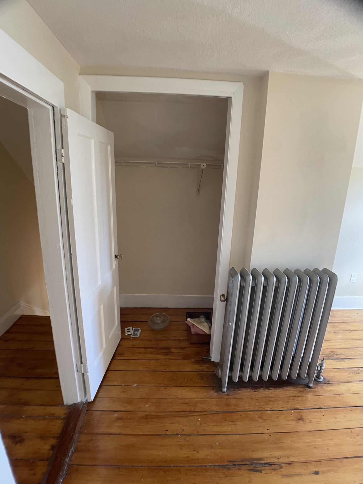 3.5 bed, 1 bath apartment for rent at 11 Clarendon Ave Unit 2, Teele Square — photo 13 of 15