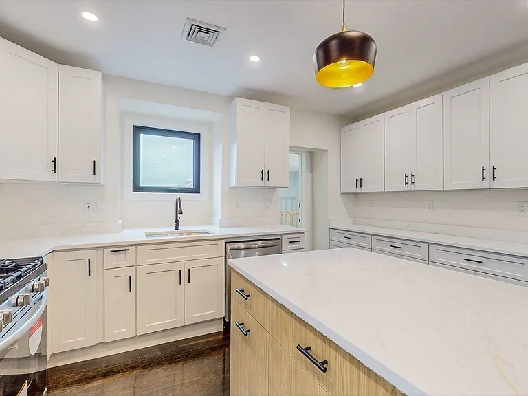 3 bed, 2 bath apartment for rent at 11 Clark Ave Unit 2, Chelsea — photo 3 of 11