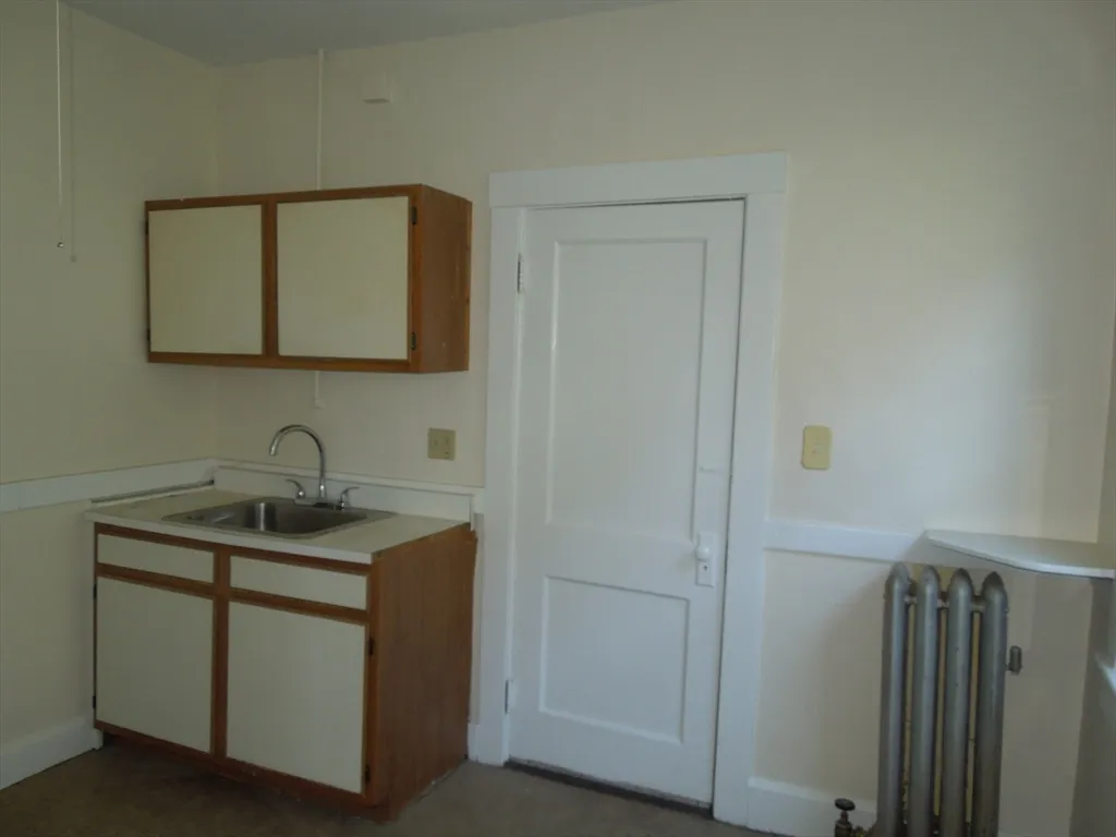 2 bed, 1 bath apartment for rent at 11 Clyde Rd Unit 11, Watertown — photo 7 of 12