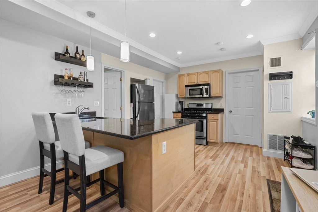 1 bed, 1 bath apartment for rent at 11 Columbia Rd Unit 2, Wakefield — photo 3 of 14