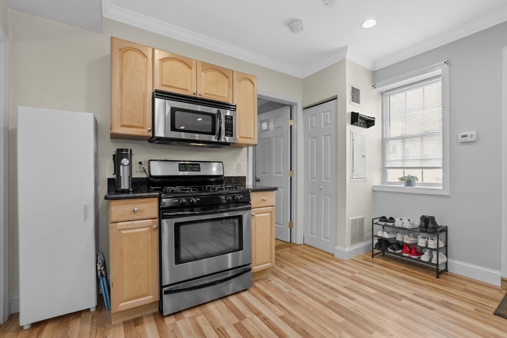 1 bed, 1 bath apartment for rent at 11 Columbia Rd Unit 2, Wakefield — photo 5 of 14