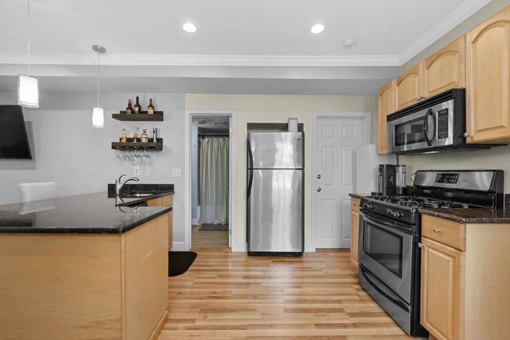 1 bed, 1 bath apartment for rent at 11 Columbia Rd Unit 2, Wakefield — photo 4 of 14