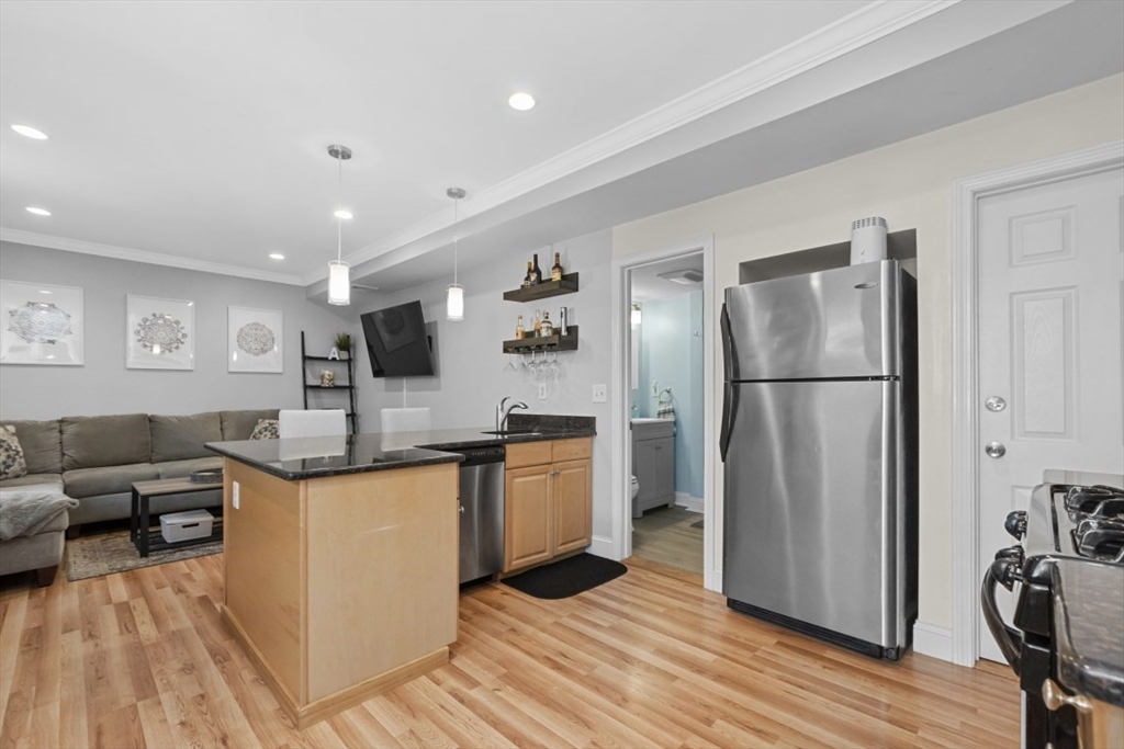 1 bed, 1 bath apartment for rent at 11 Columbia Rd Unit 2, Wakefield — photo 7 of 14