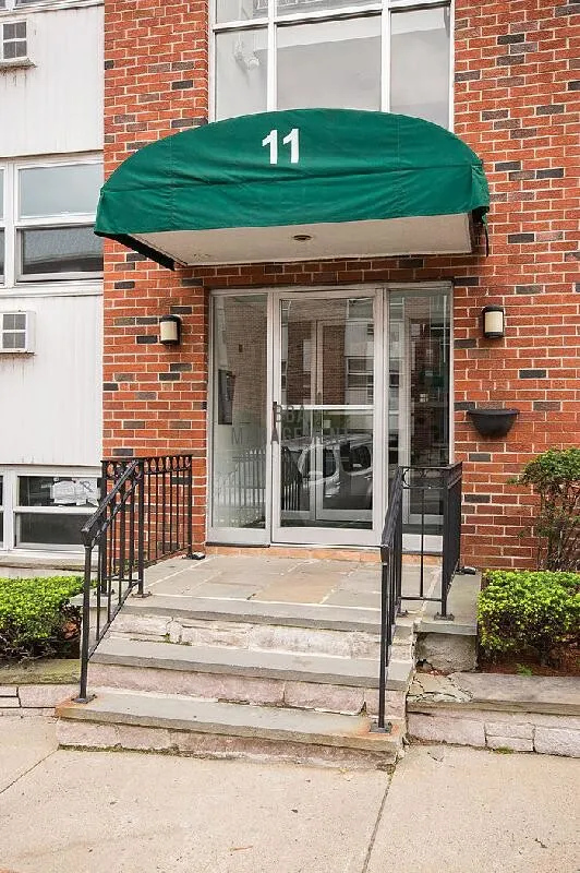 2 bed, 1 bath apartment for rent at 11 Commonwealth Ct Unit 1, Brighton — photo 7 of 8