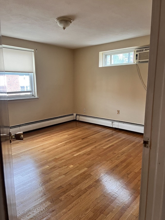 2 bed, 1 bath apartment for rent at 11 Commonwealth Ct Unit 9, Brighton — photo 4 of 6