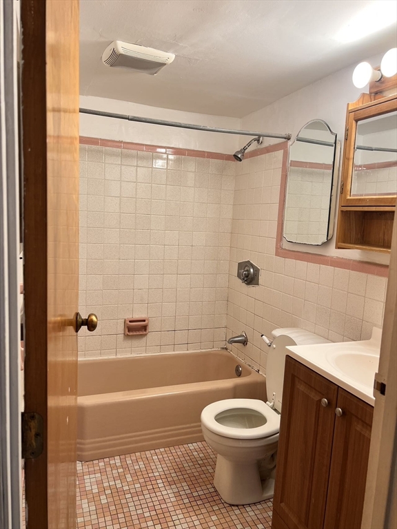 2 bed, 1 bath apartment for rent at 11 Commonwealth Ct Unit 9, Brighton — photo 2 of 6