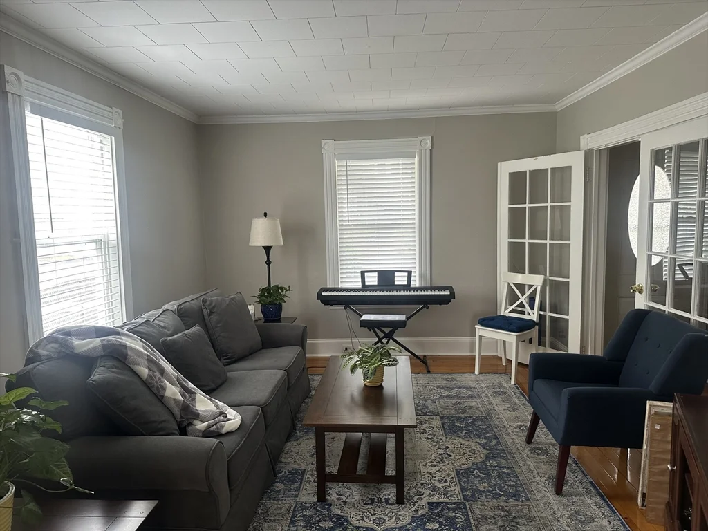 1 bed, 1 bath apartment for rent at 11 Crescent Ave Unit 11, Norwood — photo 3 of 11