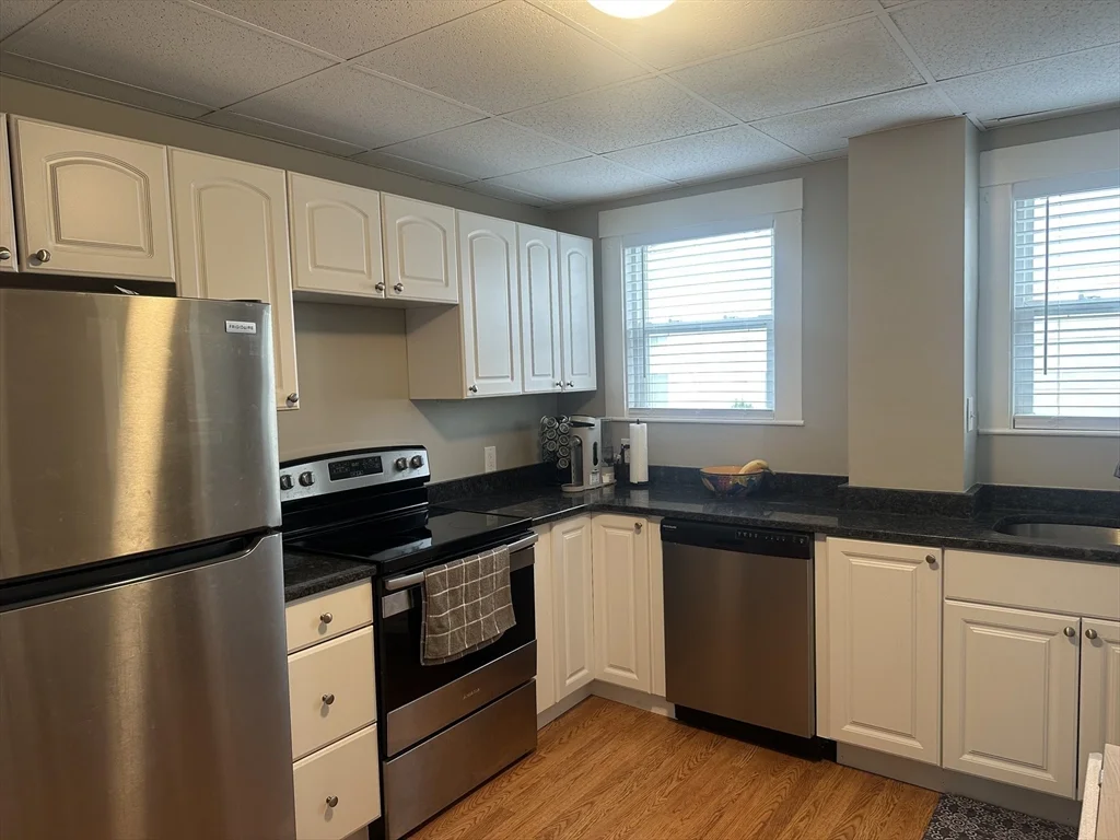 1 bed, 1 bath apartment for rent at 11 Crescent Ave Unit 11, Norwood — photo 10 of 11