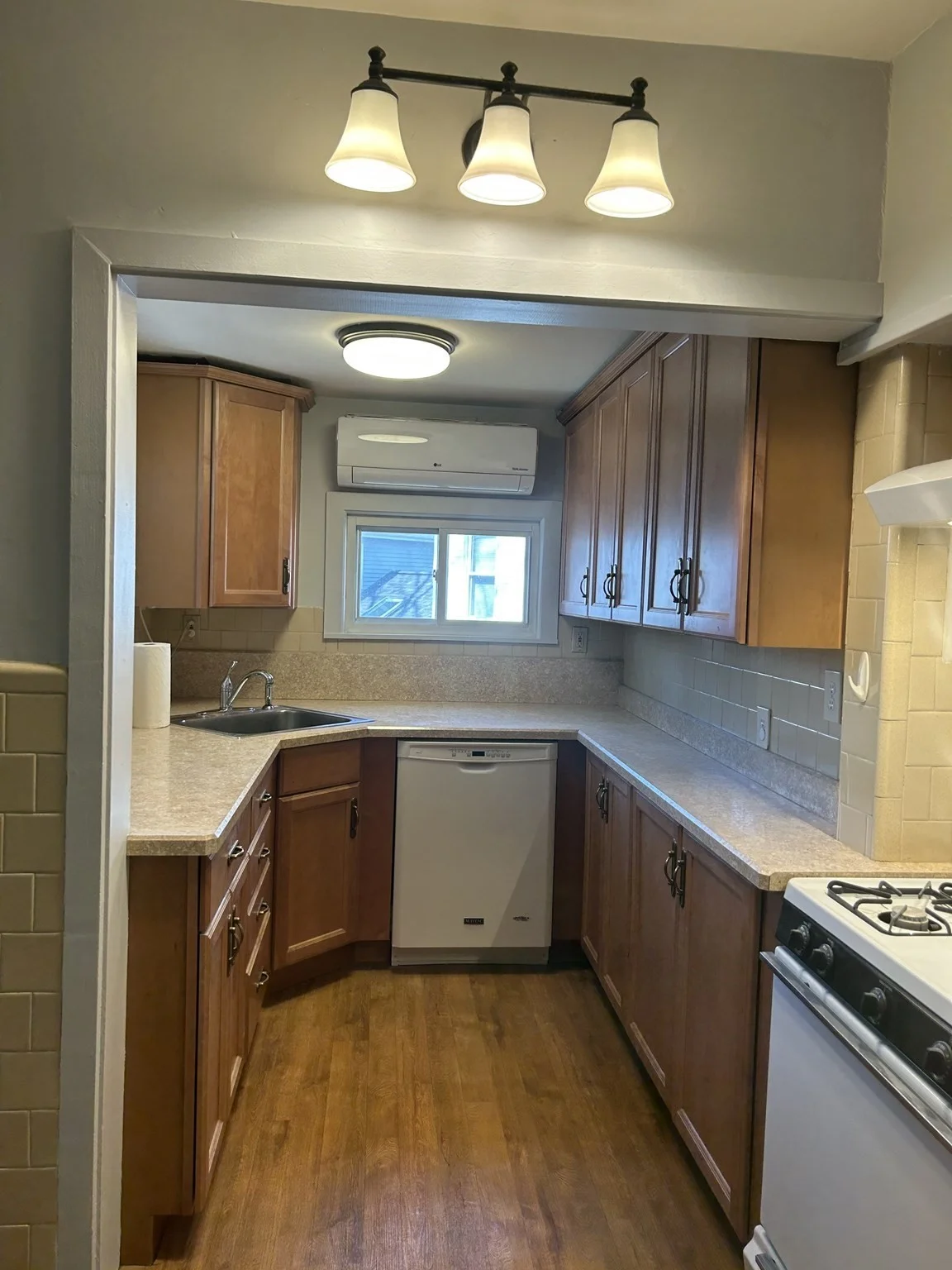 1 bed, 1 bath apartment for rent at 11 Crescent Sq Unit 3, Newton Corner — photo 2 of 6