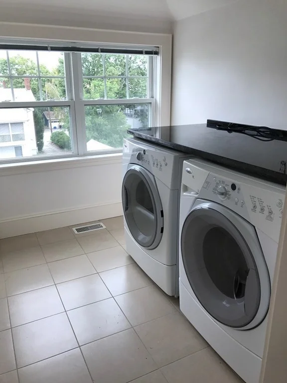 3 bed, 2 bath apartment for rent at 11 Dalton Rd Unit 11, Belmont — photo 11 of 14