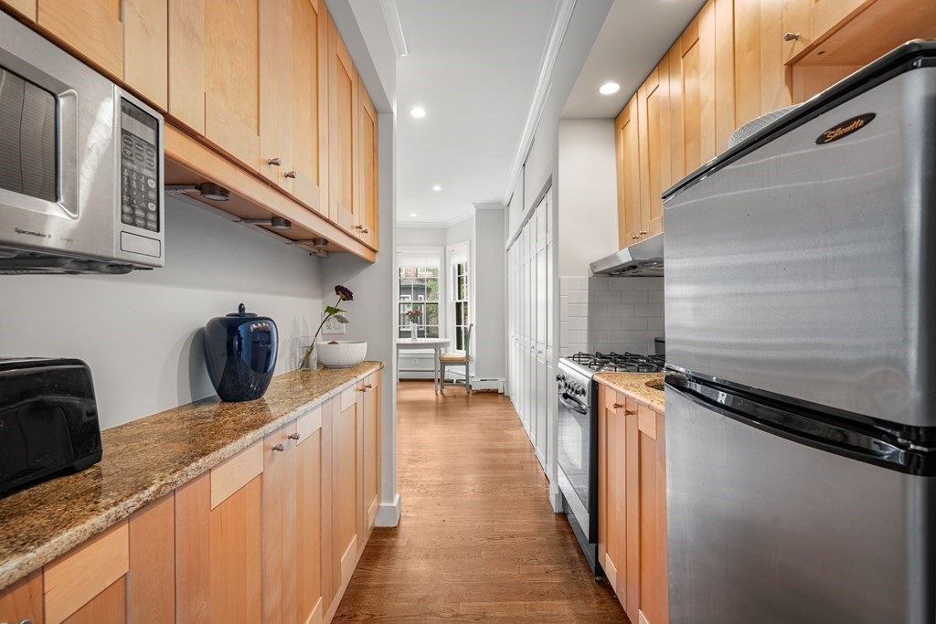 1 bed, 1 bath apartment for rent at 11 Dartmouth Pl Unit 2, Boston — photo 4 of 8