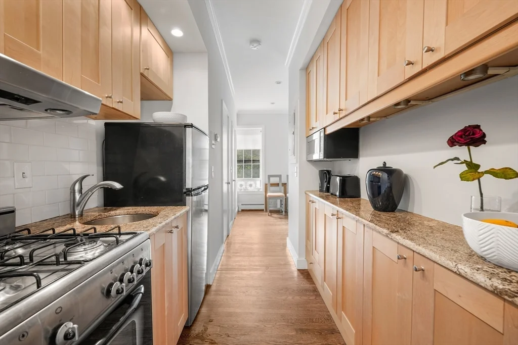 1 bed, 1 bath apartment for rent at 11 Dartmouth Pl Unit 2, South End — photo 2 of 11