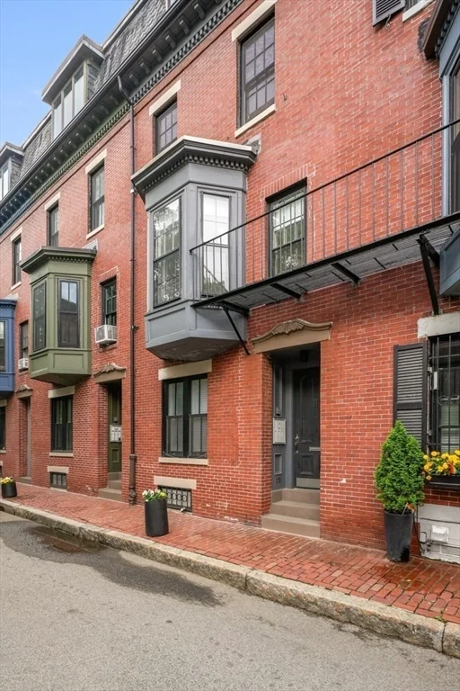 1 bed, 1 bath apartment for rent at 11 Dartmouth Pl Unit 2, South End — photo 9 of 11