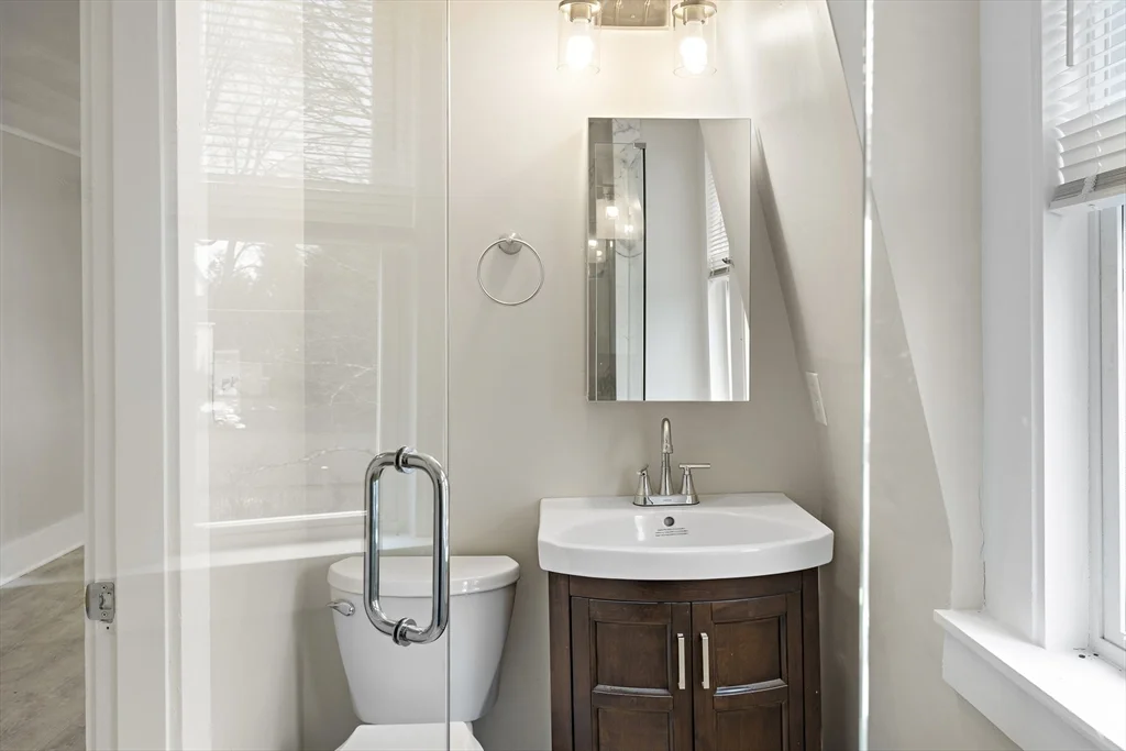 1 bed, 1 bath apartment for rent at 11 Dartmouth St Unit B, Maynard — photo 5 of 9