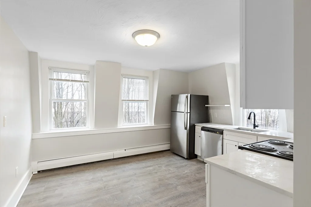 1 bed, 1 bath apartment for rent at 11 Dartmouth St Unit B, Maynard — photo 2 of 9