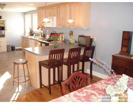 4 bed, 3 bath apartment for rent at 11 Dell Ave Unit SF, Medford — photo 6 of 28