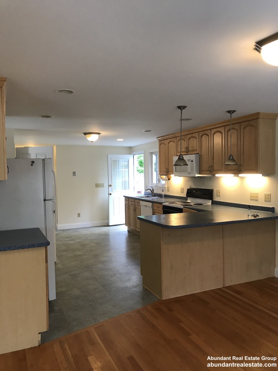 4 bed, 3 bath apartment for rent at 11 Dell Ave Unit SF, Medford — photo 1 of 28