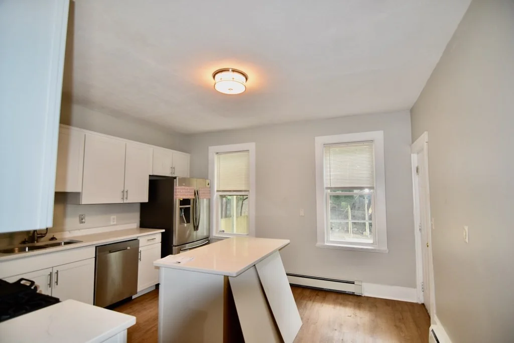 4 bed, 1 bath apartment for rent at 11 Drummond St Unit 1, Dorchester — photo 8 of 27