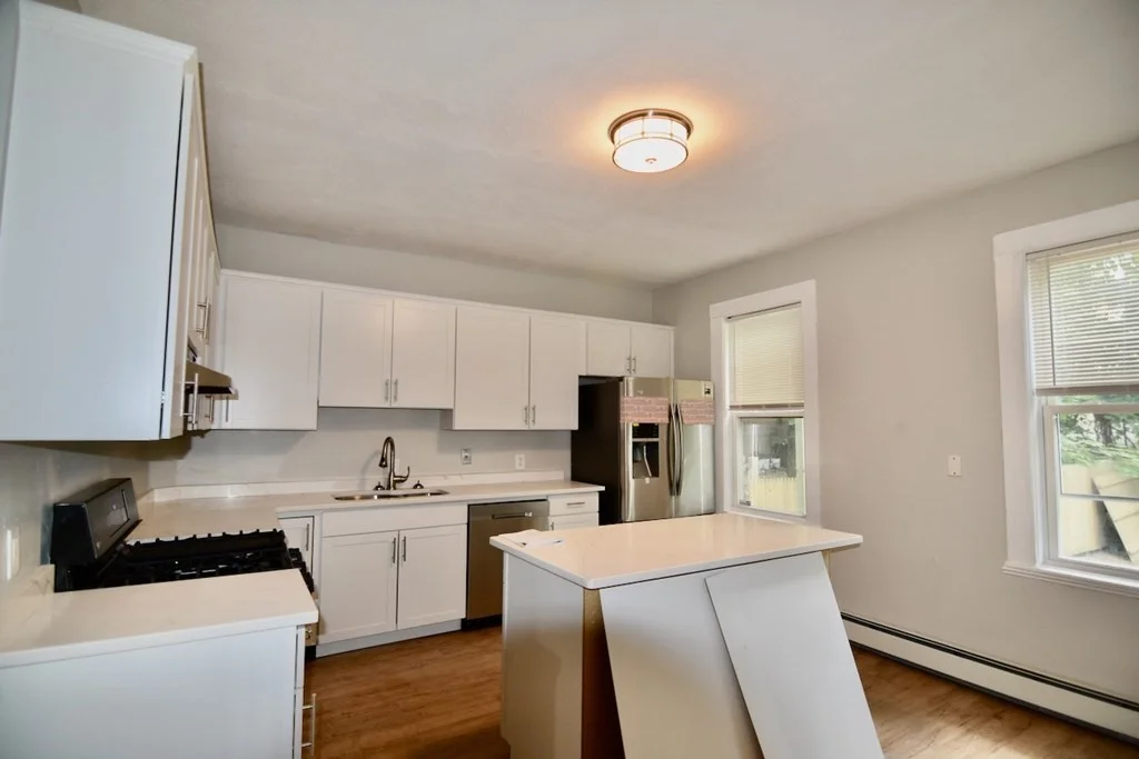 4 bed, 1 bath apartment for rent at 11 Drummond St Unit 1, Dorchester — photo 5 of 27