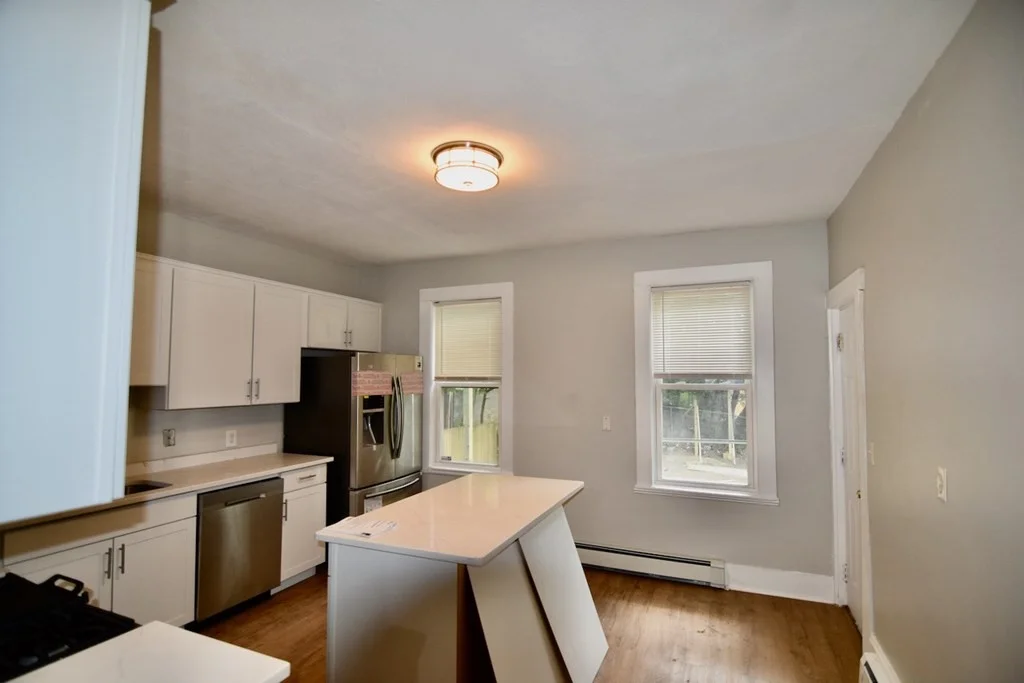 4 bed, 1 bath apartment for rent at 11 Drummond St Unit 1, Dorchester — photo 7 of 27