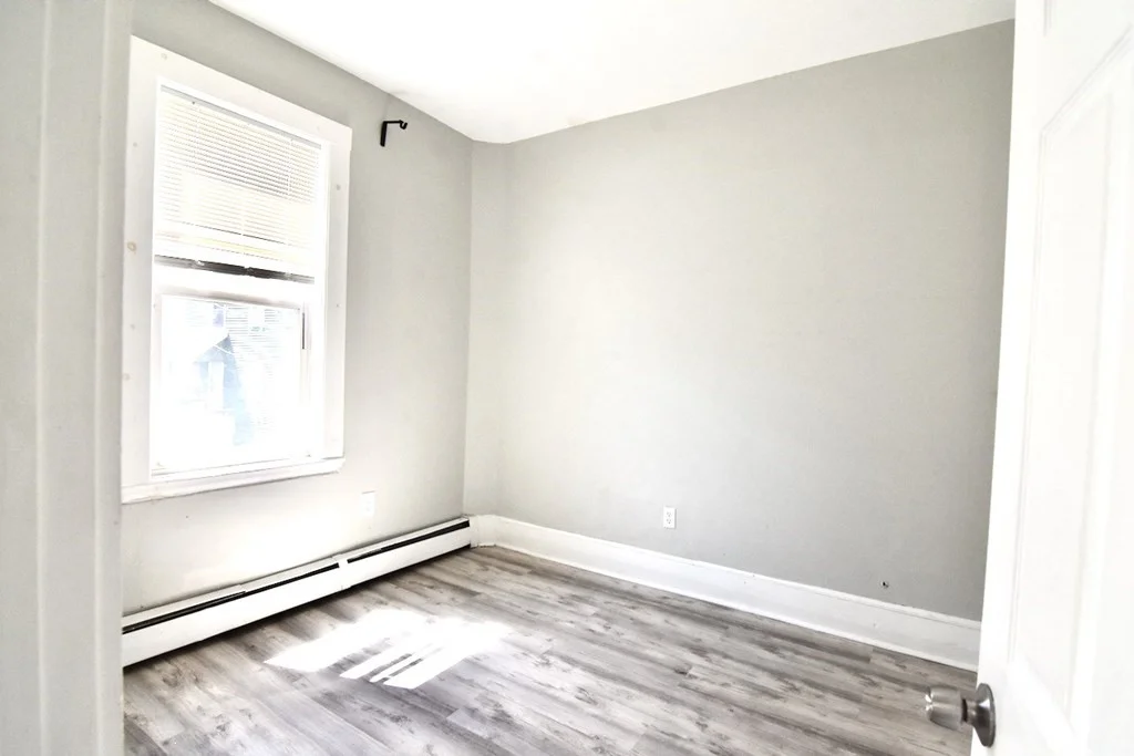 5 bed, 1 bath apartment for rent at 11 Drummond St Unit 2, Dorchester — photo 3 of 16