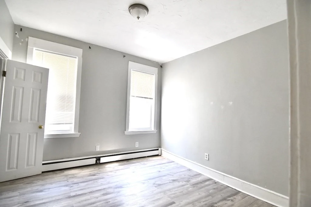 5 bed, 1 bath apartment for rent at 11 Drummond St Unit 2, Dorchester — photo 4 of 16