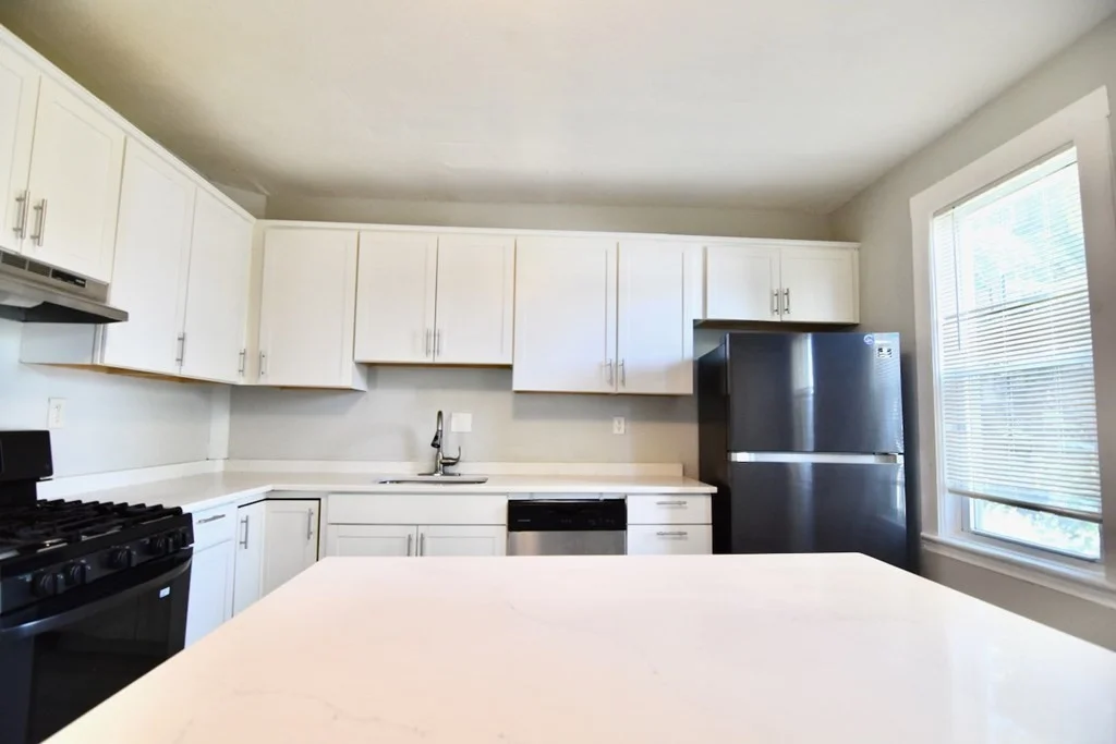 5 bed, 1 bath apartment for rent at 11 Drummond St Unit 2, Dorchester — photo 13 of 16
